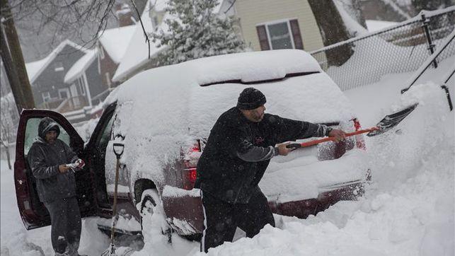 astronauta-tuitea-tormenta-EEUU-EEI_EDIIMA20160123_0255_4