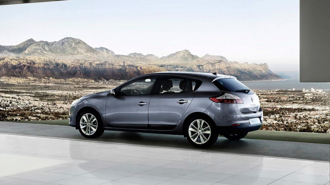 02-renault-megane-trasera