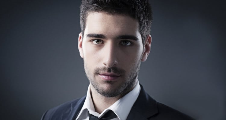 Dejarse bigote o barba