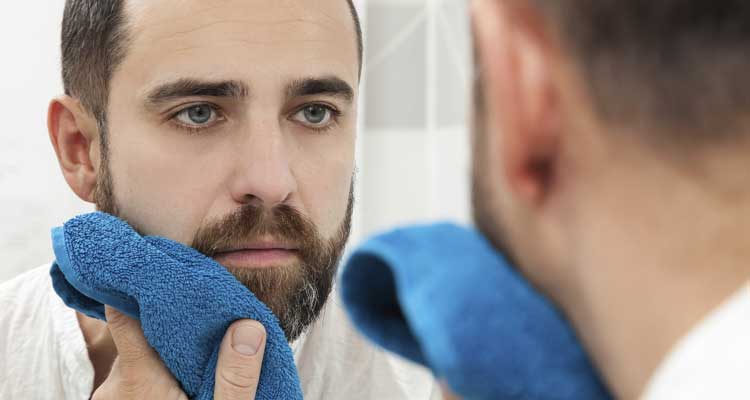 ¿Cómo se lava una barba?