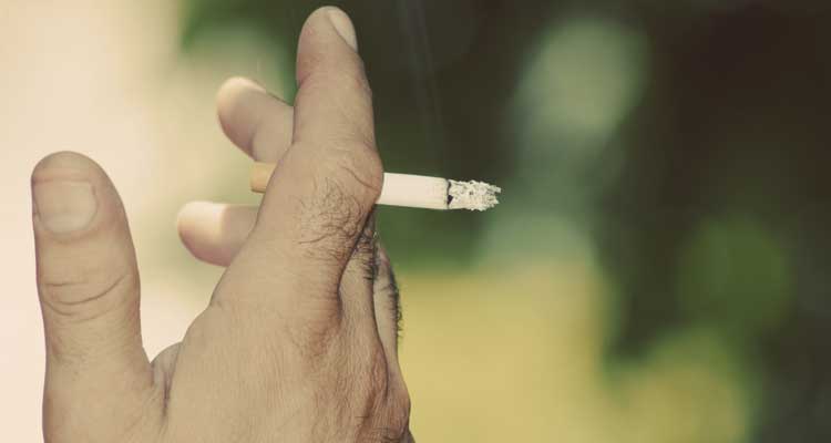 ¿Piel más joven? ¡Deja el tabaco!