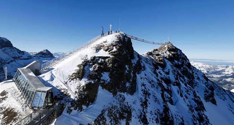 Un puente entre dos cimas