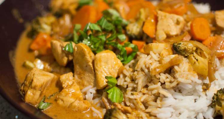 Pollo al curry tailandés con lima