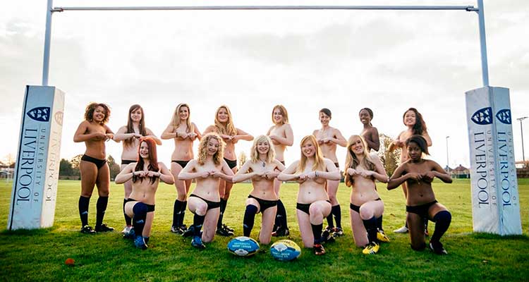 Jugadoras de rugby al desnudo