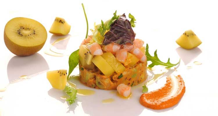 Ensalada de kiwi, aguacate y gambas