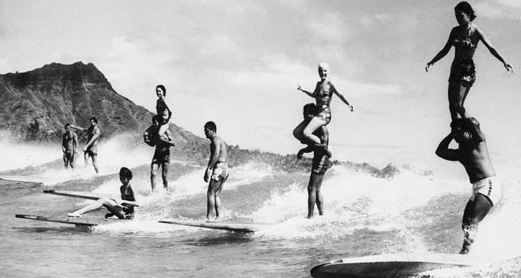 La historia del surf en imágenes