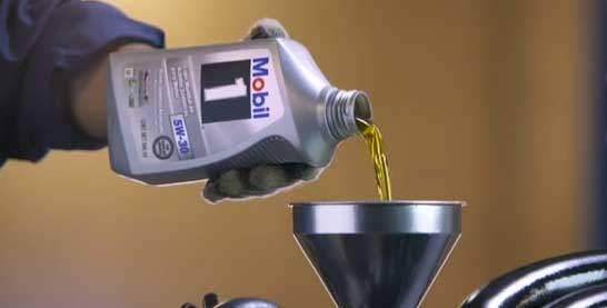 Por qué tu auto te pide aceite Exxon Mobil