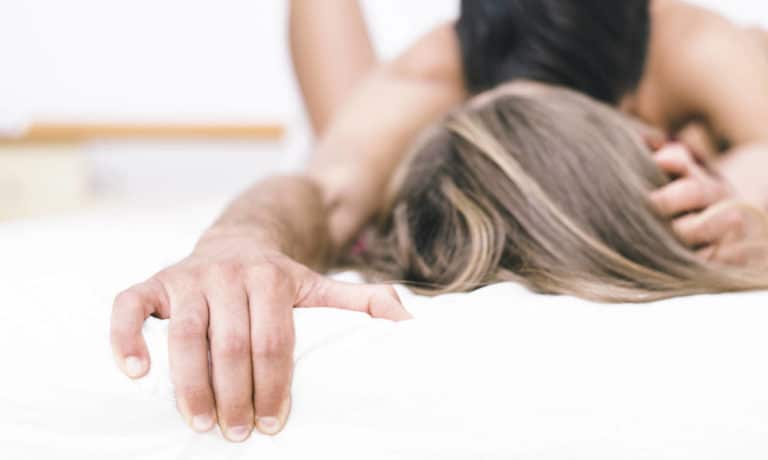 ¿Quieres arrasar en la cama y dejar satisfecha a tu mujer? Empieza por esto