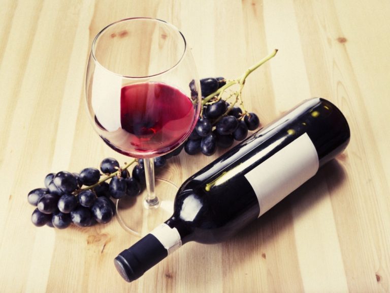 Los beneficios del vino tinto que no conocías