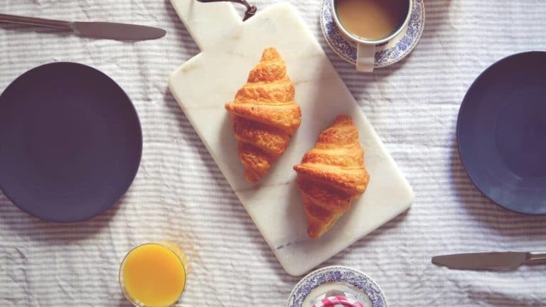 ¿Qué desayuno es más saludable y completo?