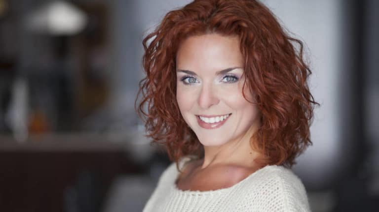 Cómo reconocer a una madre cuando sale a ligar: señales que delatan a una MILF