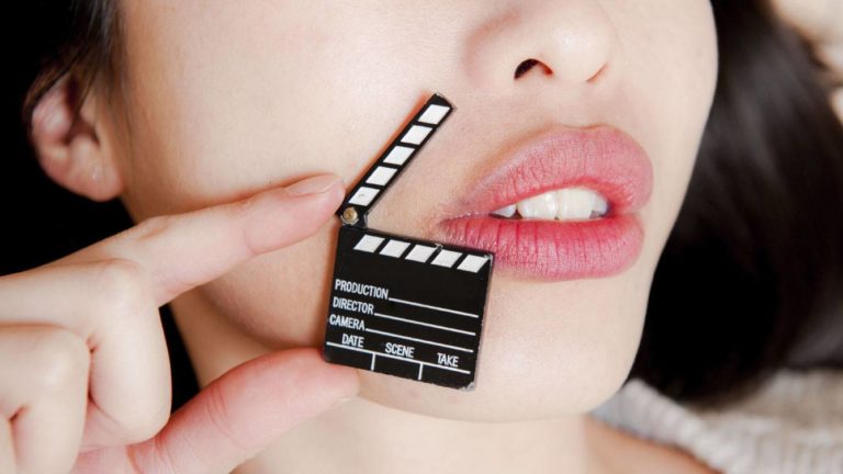 Las mentiras del porno: 5 cosas que no deberías repetir en casa