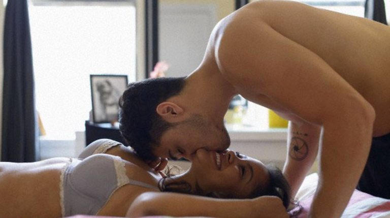 El Dragón: la postura del Kamasutra con movimientos circulares