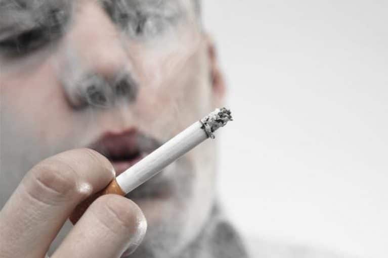 Tabaco: ¿un cigarrillo hace menos daño que diez?