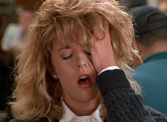 Si notas que hace esto, cuidado: puede que esté fingiendo el orgasmo