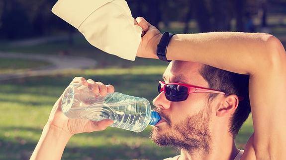 De la escalada al buceo: los 5 deportes del verano que más calorías consumen
