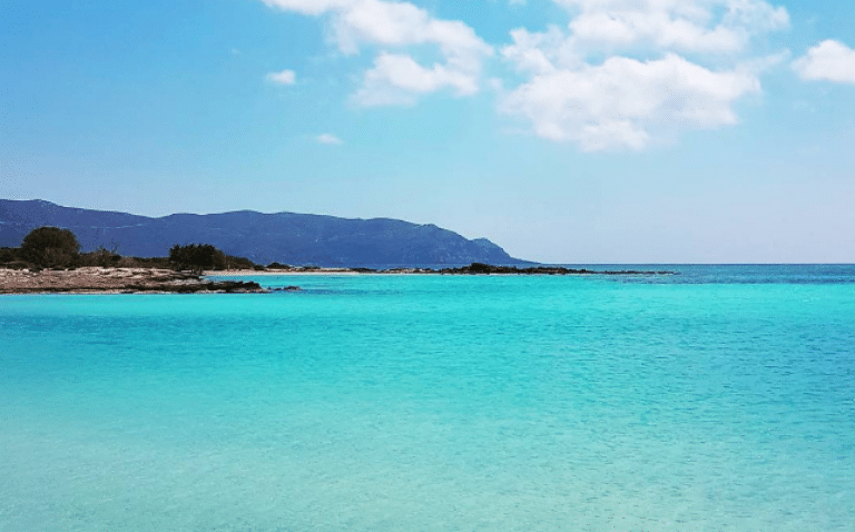 ¿Por qué gastar dinero en experiencias produce más felicidad que gastarlo en objetos?