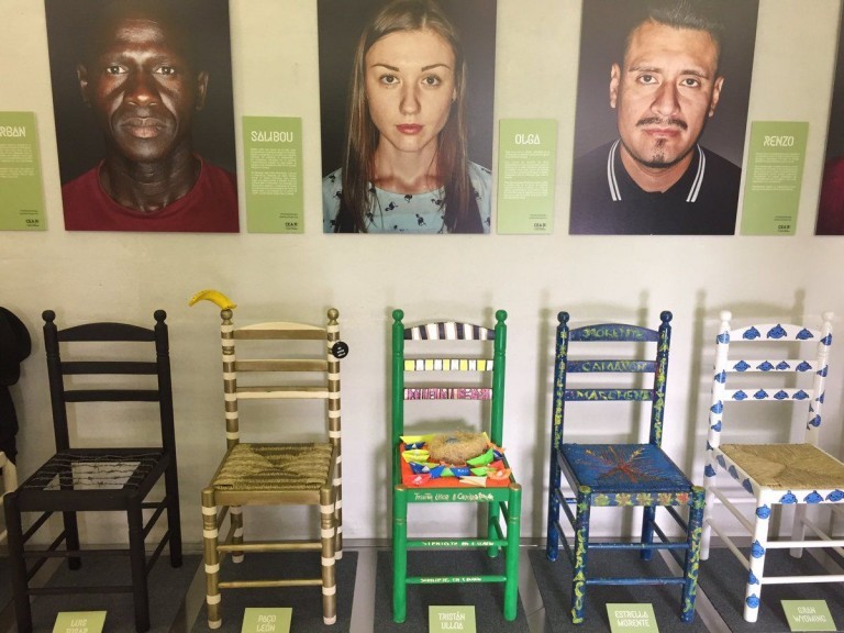 Catawiki subasta las sillas de la iniciativa #TuSillaSuRefugio a favor de los refugiados