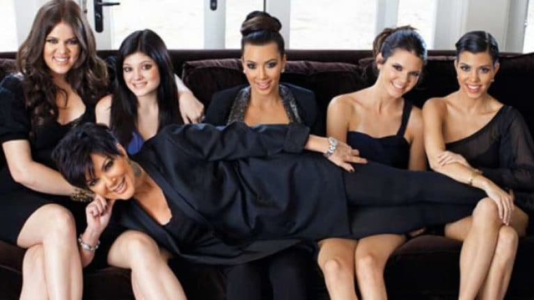 Las 6 mujeres Kardashian-Jenner en su primera portada juntas