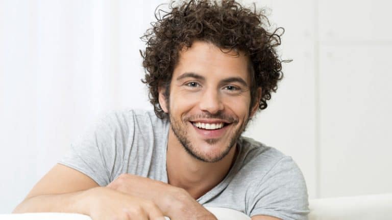 Pelo rizado hombre: ¿cómo cuidarlo?