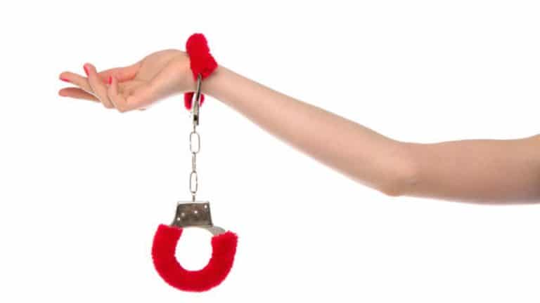 Rompe la Rutina Sexual con estos 7 Juegos Eróticos