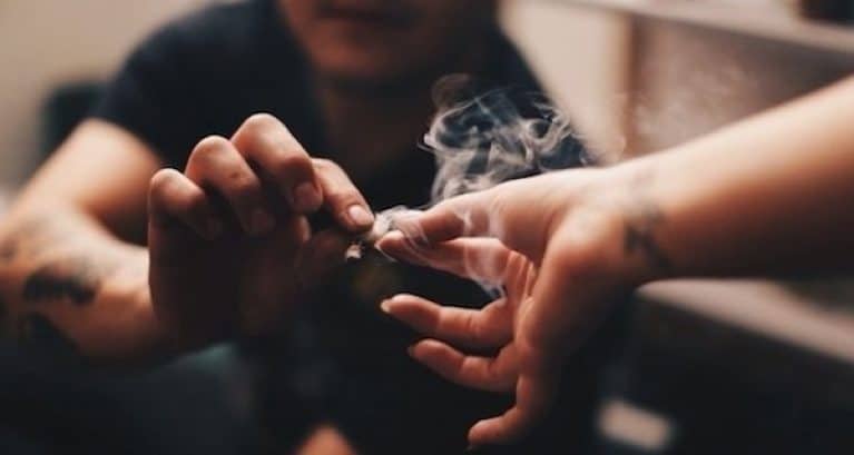 Quienes fuman marihuana tienen más sexo, según este estudio en EEUU