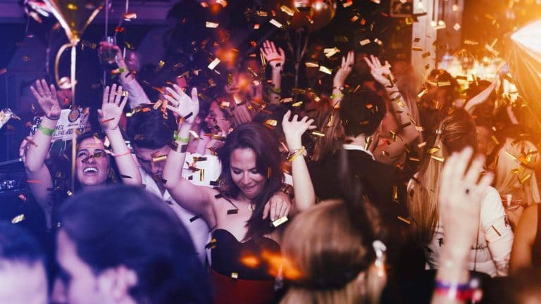 Còmo organizar la fiesta de fin de año en 3 pasos