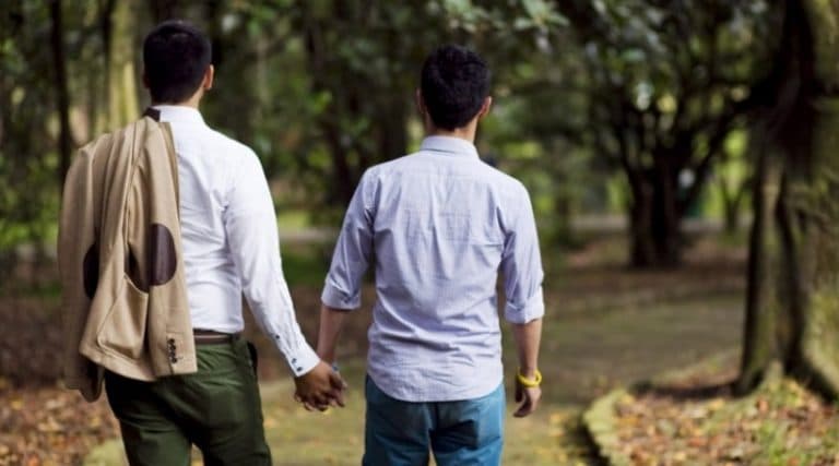 Banco promueve la campaña #HoldTight en contra de la Homofobia