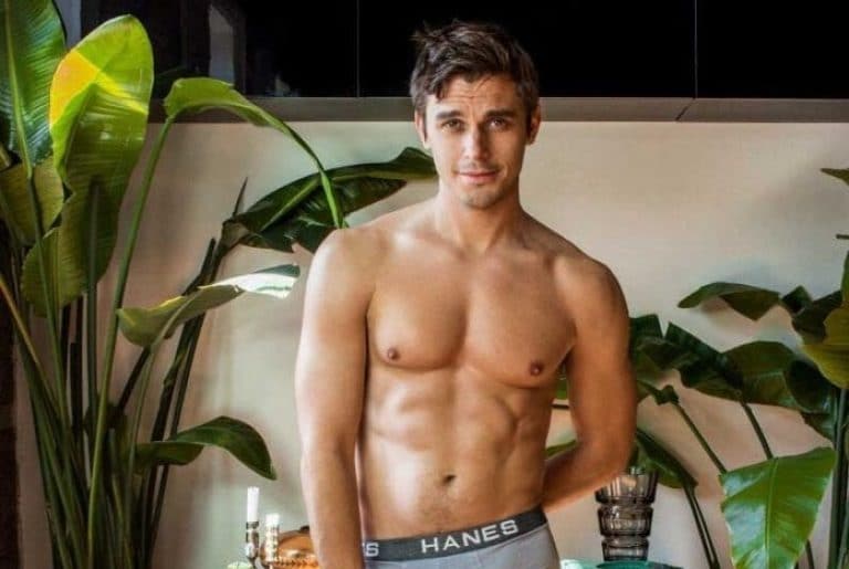 Antoni Porowski: el Fab Five cocinero posa en calzoncillos para Hanes