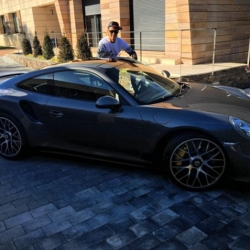 CR7 con su flamante Porsche 911 Turbo S