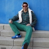 Camisa, jersey y pantalones Timberland. Cascos Sony. Calzado New Balance. Gafas de sol Wandy