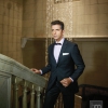 Traje clásico y camisa de Macson