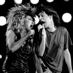 Tina Turner y Mick Jagger dando el callo
