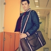 Chaqueta, polo a rayas y bolsa de Fred Perry