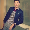 Chaqueta, polo a rayas y  bermudas de Fred Perry