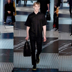 Prada sorprendió con un minimalismo absoluto en riguroso negro brillante