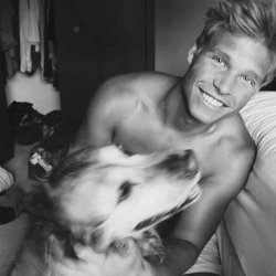 Perros y abdominales en @hotdudeswithdogs
