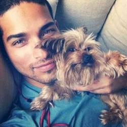 Perros y abdominales en @hotdudeswithdogs