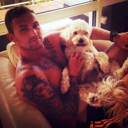 Perros y abdominales en @hotdudeswithdogs
