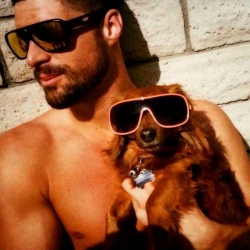 Perros y abdominales en @hotdudeswithdogs