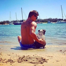 Perros y abdominales en @hotdudeswithdogs