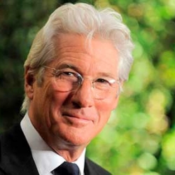 Con 65 años, el actor es considerado el mejor ejemplo de madurito interesante