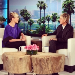 Ellen Degeneres (derecha)