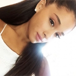 Y el bronce es para Ariana Grande