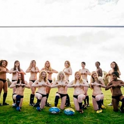 Equipo de rugby al desnudo
